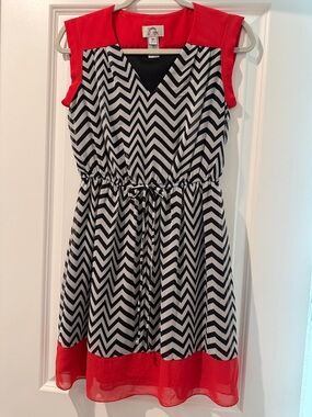 Sweet Storm Black & Red Chevron Midi Dress